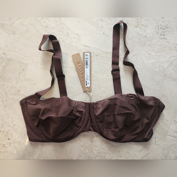 SKIMS  Underwire Bra - Picture 2 of 3